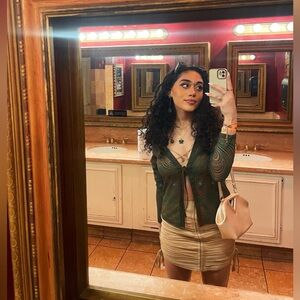 Meet your Posher, Ariana